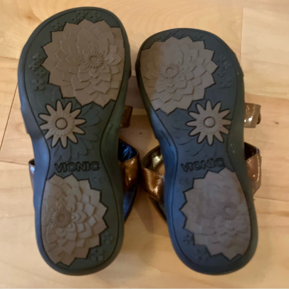 NEW Vionic Cathy Wide Sandals - Picture 2 of 6
